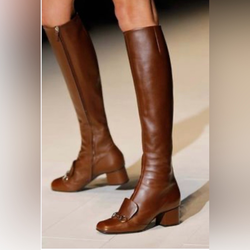 Gucci brown elegant leather Horsebit knee-high boots (with dust bag).